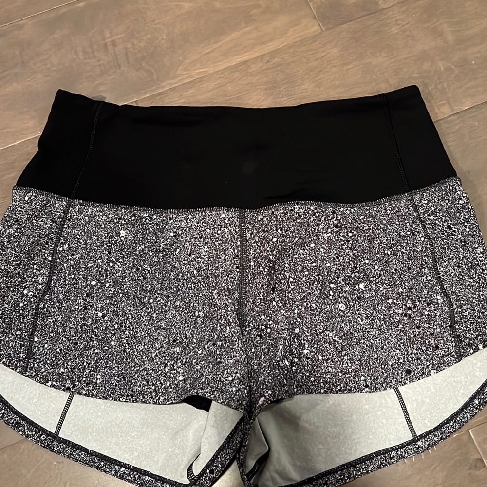 lululemon high rise speed up shorts 2.5 inch